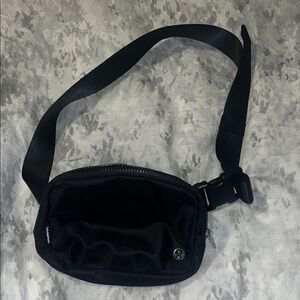 lululemon athletica Everywhere Belt Bag. 1L. Black Crossbody Bag
